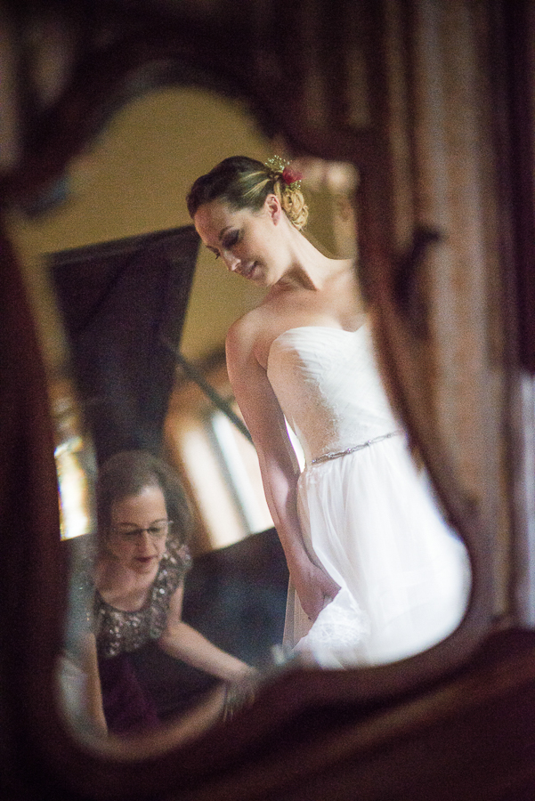 NY Wedding Red Maple Vineyard Wedding Getting Ready Photography